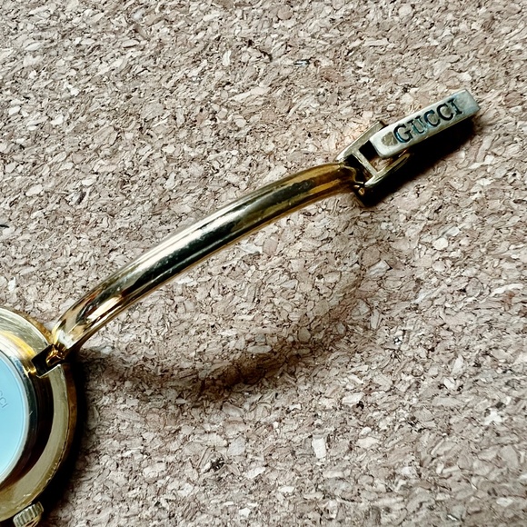 Vintage Gucci Women’s Bangle Watch with Interchangeable Blue Bezel – Swiss Made - Picture 7 of 12